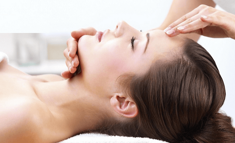 châm cứu trị liệt dây thần kinh số 7 (liệt mặt)