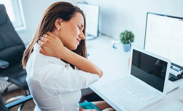 châm cứu bấm huyệt trị đau cổ vai gáy